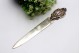 Abre cartas em prata com gravados na lâmina e relevado no punho